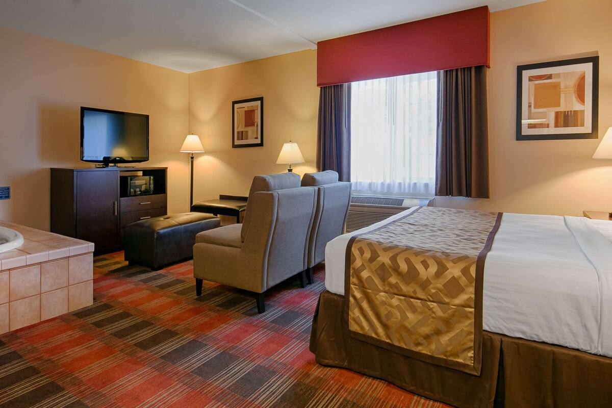 desk, laptop workspace, iron/ironing board, free wifi