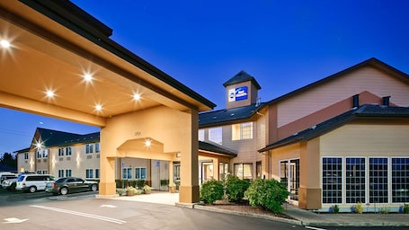 Exterior. Best Western Dallas Inn & Suites