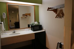 Traditional Double Room | Bathroom | Combined shower/bathtub, deep-soaking bathtub, free toiletries, towels