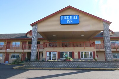 Rice Hill Inn