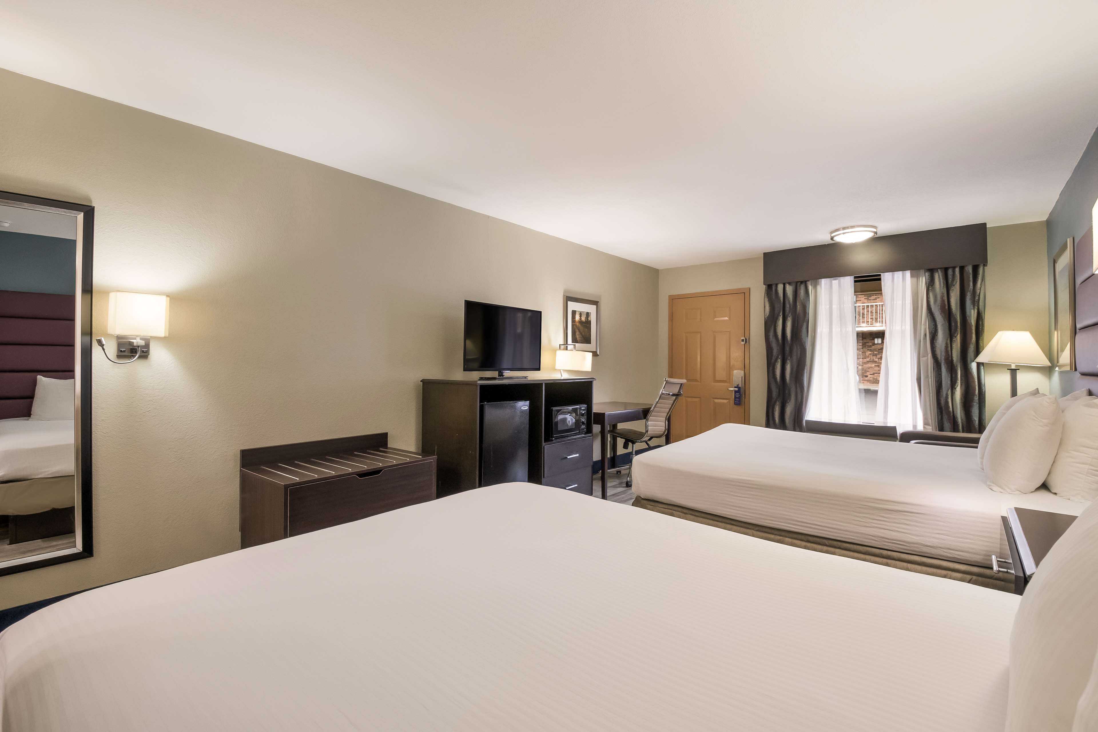 1 bedroom, desk, laptop workspace, blackout curtains