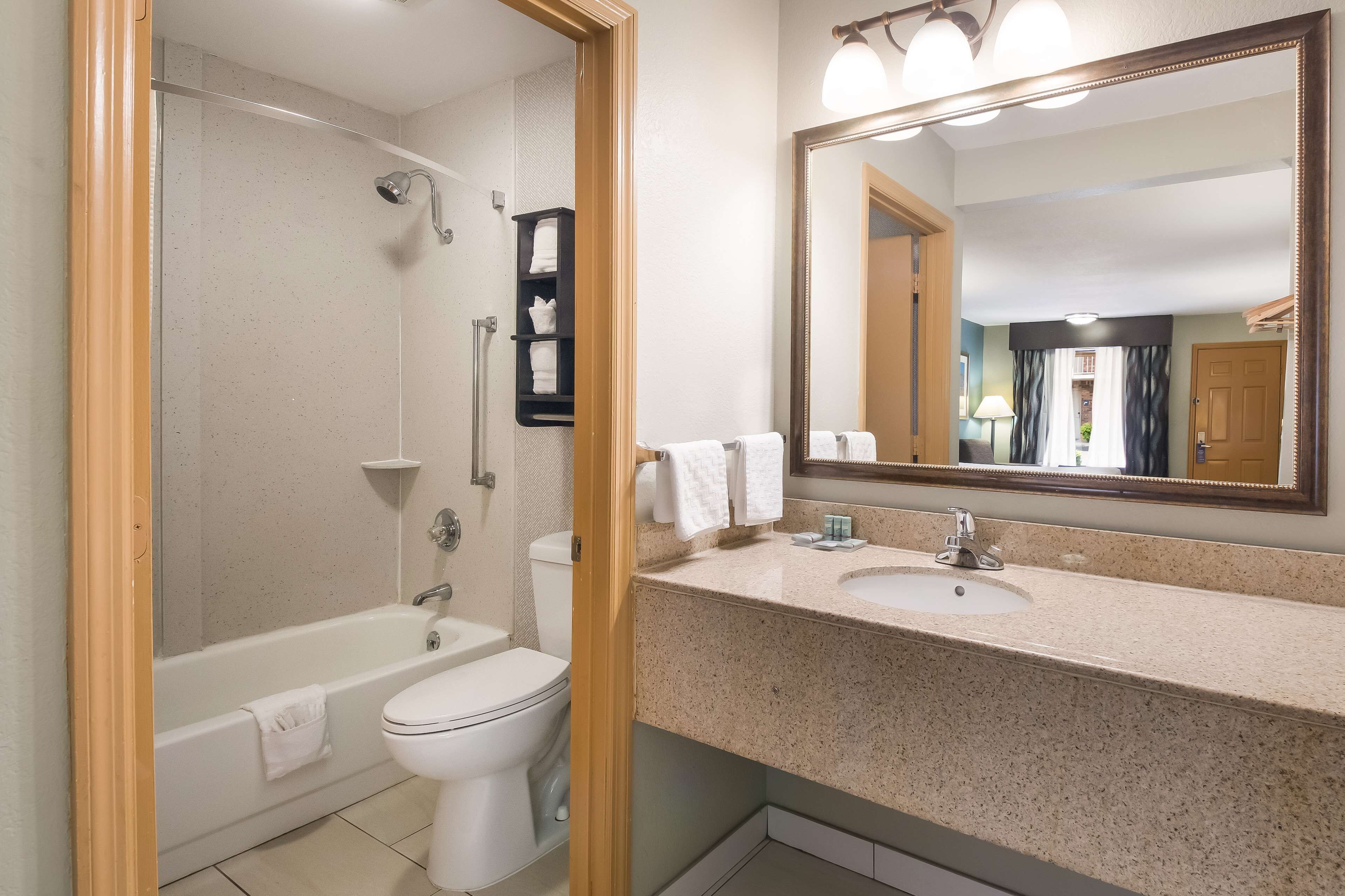 combined shower/bathtub, deep-soaking bathtub, free toiletries