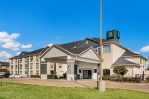 Exterior - Quality Inn & Suites Fort Worth - Fossil Creek (Fort Worth)