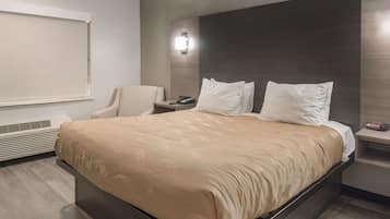 Room, 1 King Bed with Sofa bed, Smoking | Premium bedding, pillowtop beds, desk, free WiFi