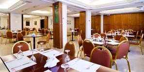Daily buffet breakfast (EUR 8 per person)