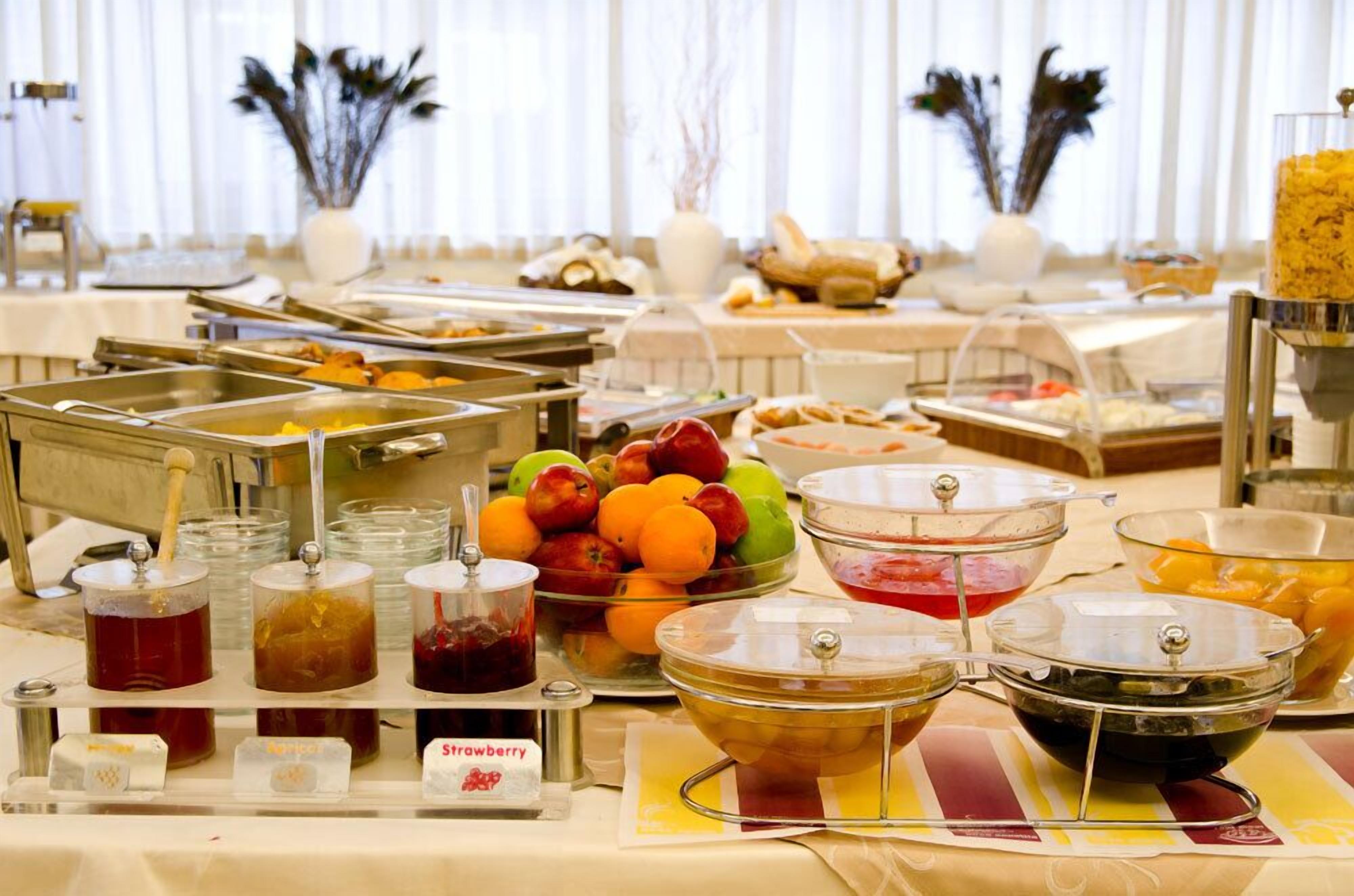 Esmorzar diari d'estil bufet (8 EUR per persona) 