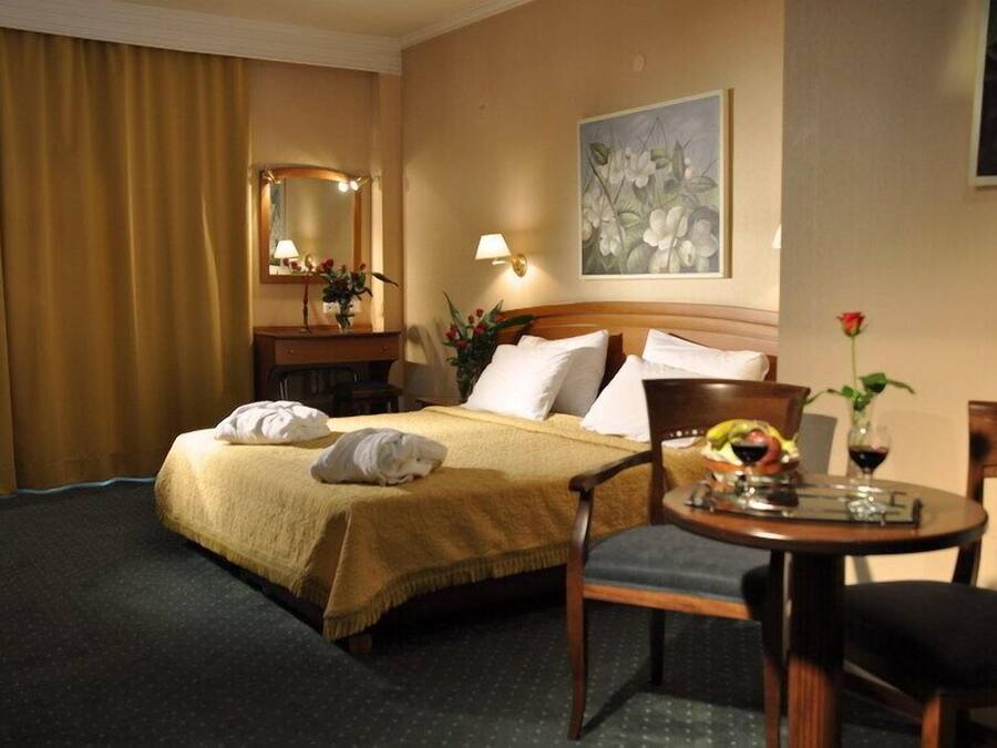 Double Room | Blackout drapes, soundproofing, WiFi (free), bed sheets