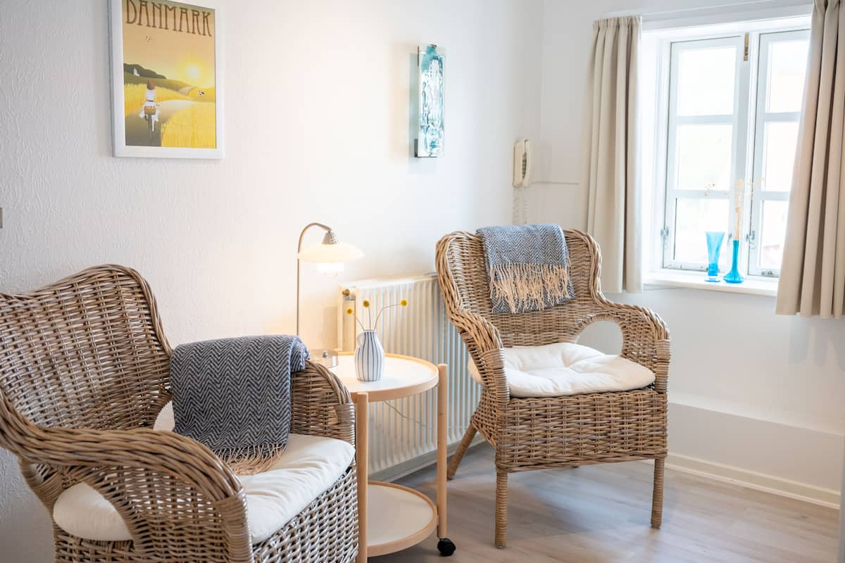 standard room | 1 bedroom, hypo-allergenic bedding, desk, blackout curtains