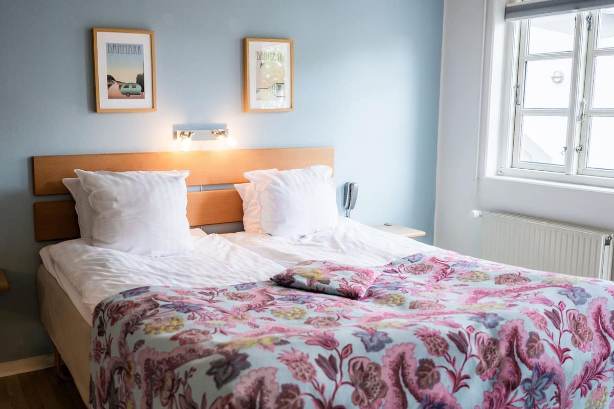 Standard Room | Hypo-allergenic bedding, desk, blackout curtains, iron/ironing board