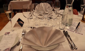2 Restaurants; Mittagessen und Abendessen werden serviert