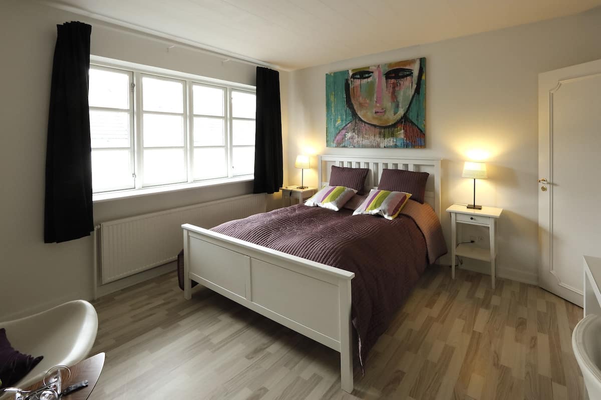 Comfort Double Room | Desk, iron/ironing board (on request), WiFi (free)