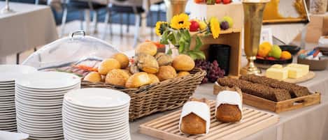 Petit déjeuner buffet (149 DKK par personne)