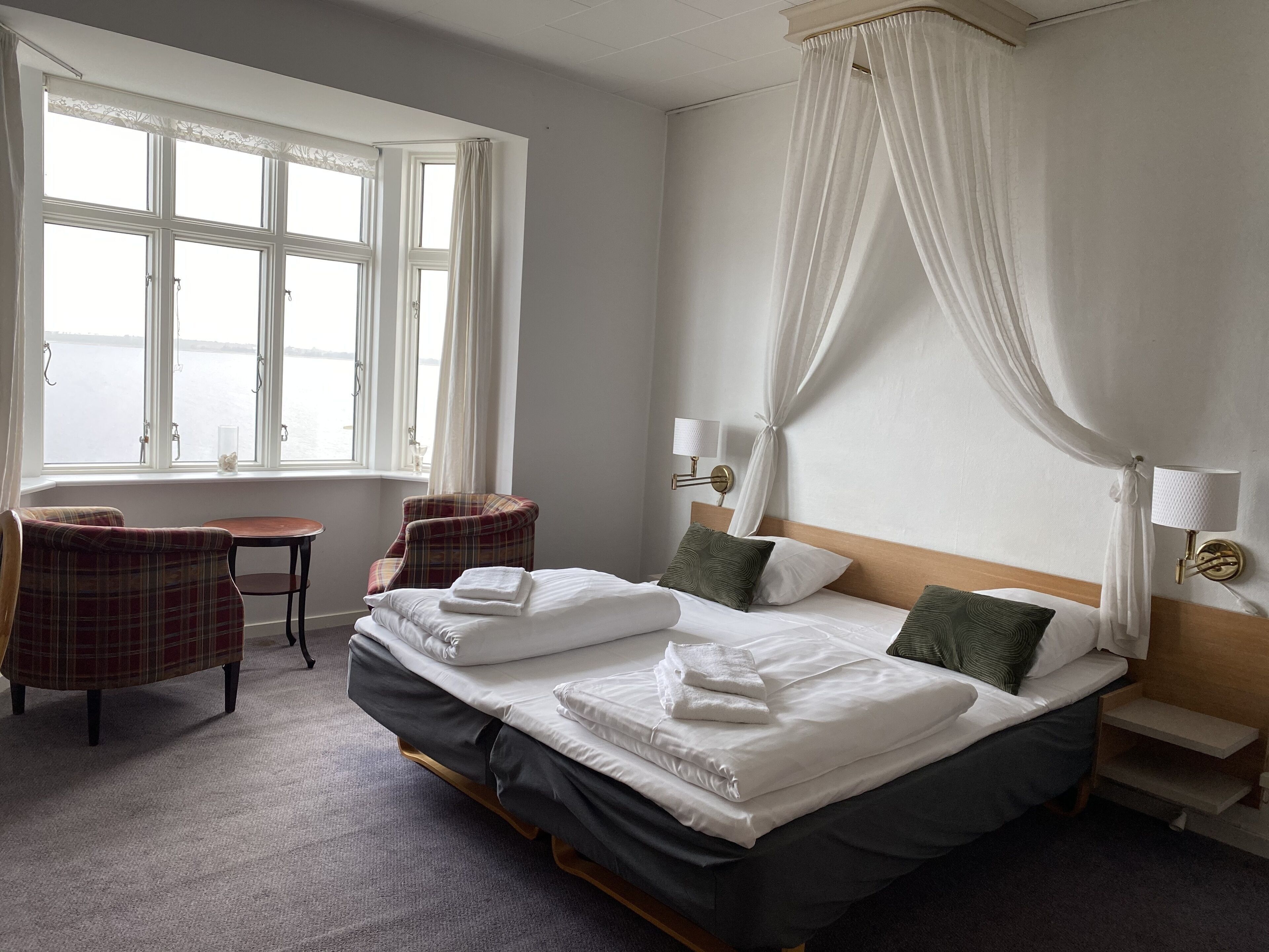 Individually decorated, free WiFi, bed sheets