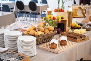 Café da manhã com buffet todos os dias (DKK 149 por pessoa) 