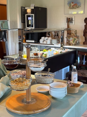 Breakfast (DKK 100.00 per person)