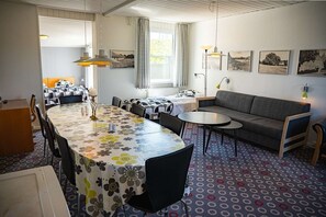 Ameublement personnalisé, bureau, lits bébé (en supplément)