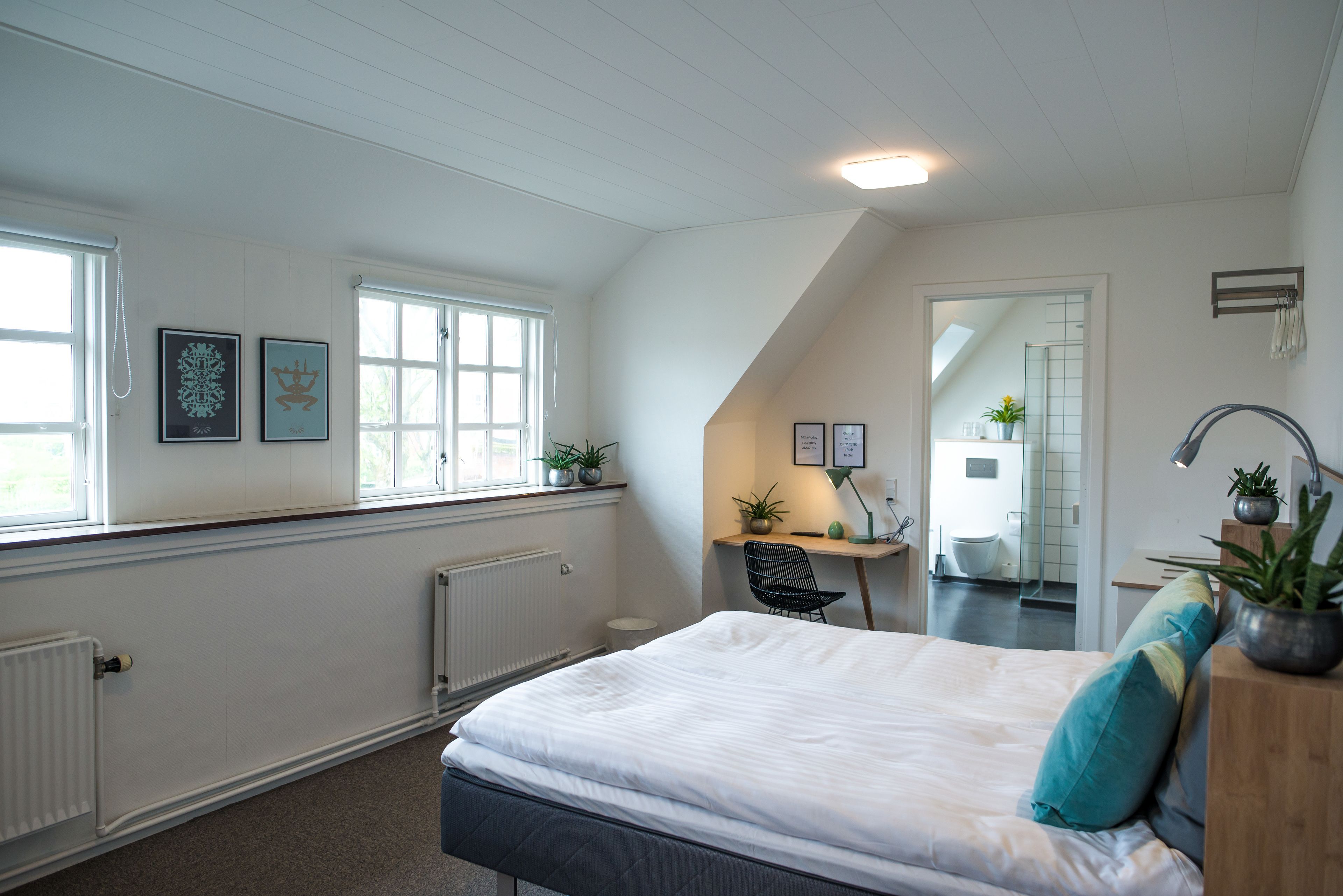 desk, iron/ironing board, cots/infant beds, rollaway beds