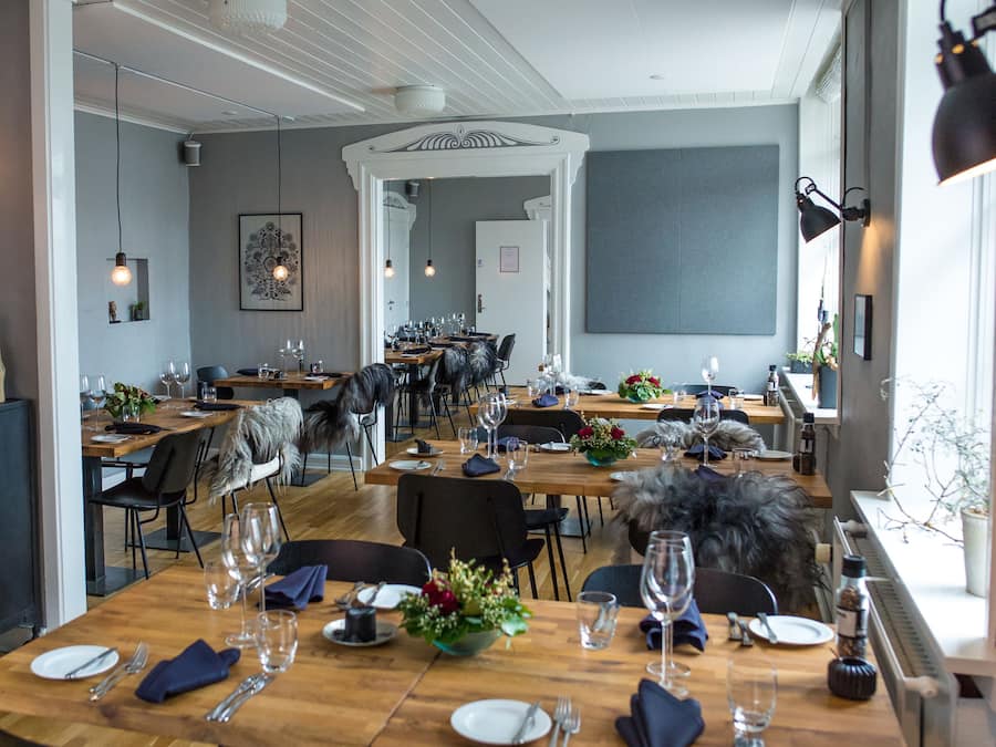 Breakfast and dinner served