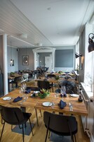 供应早餐和晚餐