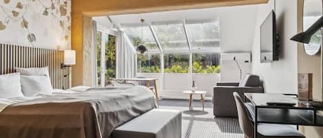 Suite – junior, 1 kingsize-seng, ikke-røyk (with Sofabed) | Skrivebord, blendingsgardiner, strykejern/-brett og wi-fi (inkludert)