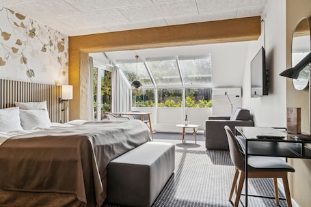 Junior Suite, 1 King Bed, Non Smoking (with Sofabed) | Desk, blackout drapes, iron/ironing board, free WiFi. Hotel Dalgas, BW Signature Collection