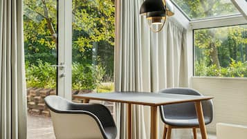 Junior Suite, 1 King Bed, Non Smoking (with Sofabed)