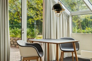 Junior-suite - 1 kingsize-seng - ikke-ryger (with Sofabed) | Skrivebord, mørklægningsgardiner, strygejern/strygebræt, gratis Wi-Fi