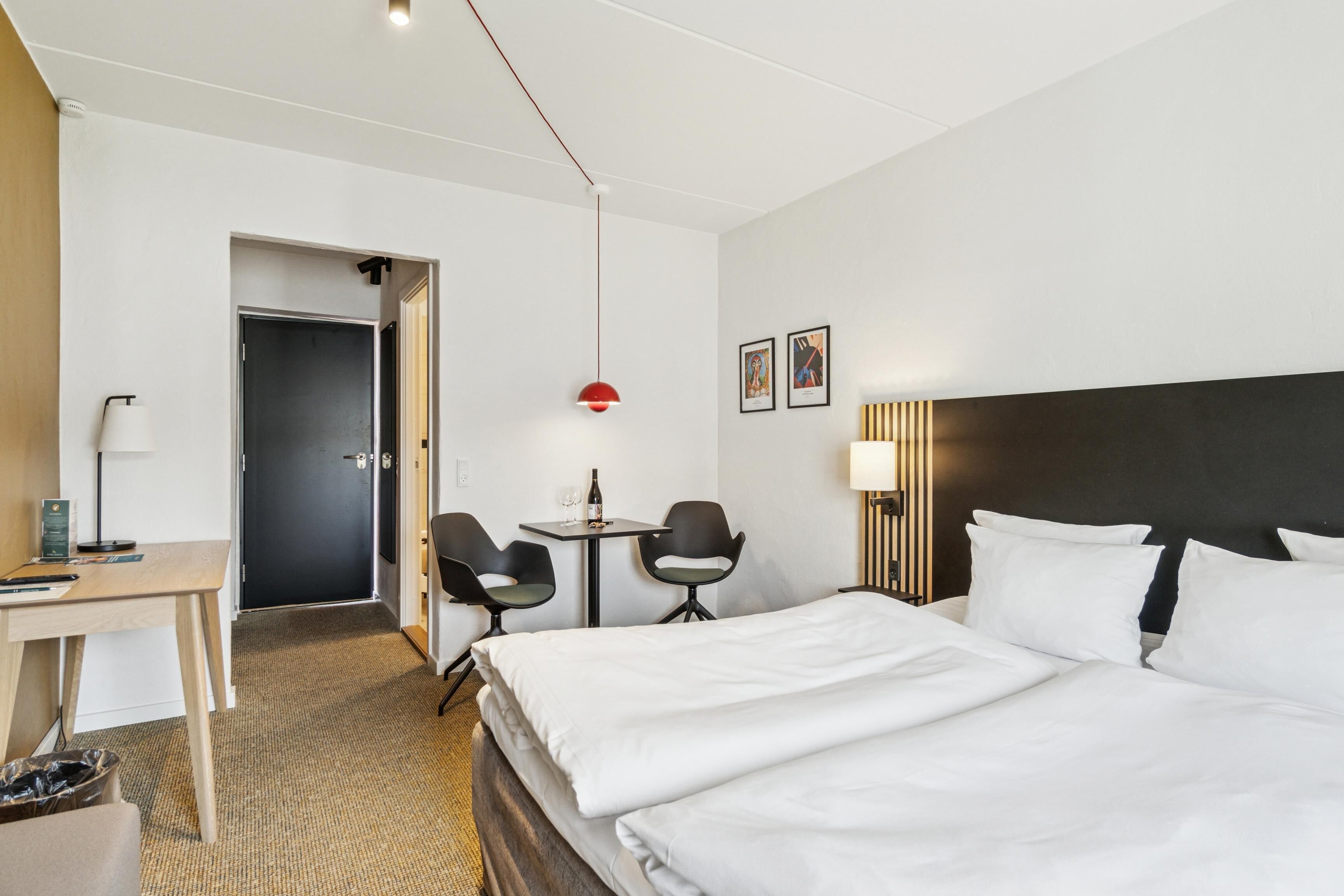 Standard Room, 1 King Bed, Non Smoking