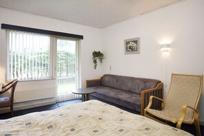 Family Room, Terrace | Desk, free cribs/infant beds, rollaway beds, free WiFi