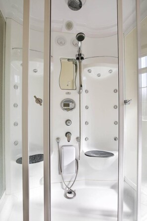 Bathroom - Gram Slotskro (Gram)