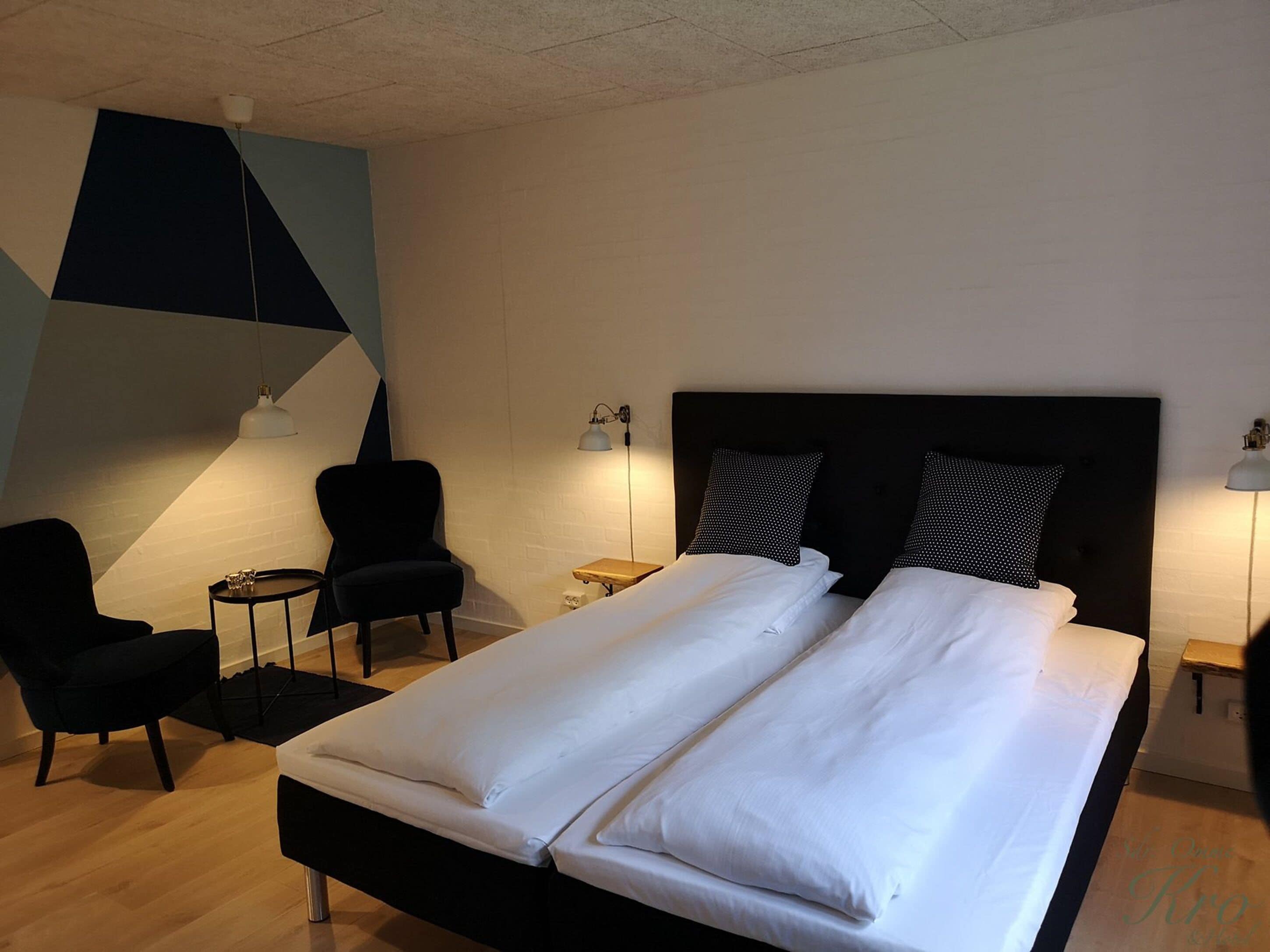 comfort quadruple room | in-room safe, desk, soundproofing, free wifi