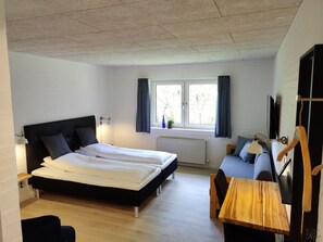 Comfort-Vierbettzimmer | Zimmersafe, Schreibtisch, schallisolierte Zimmer, kostenloses WLAN