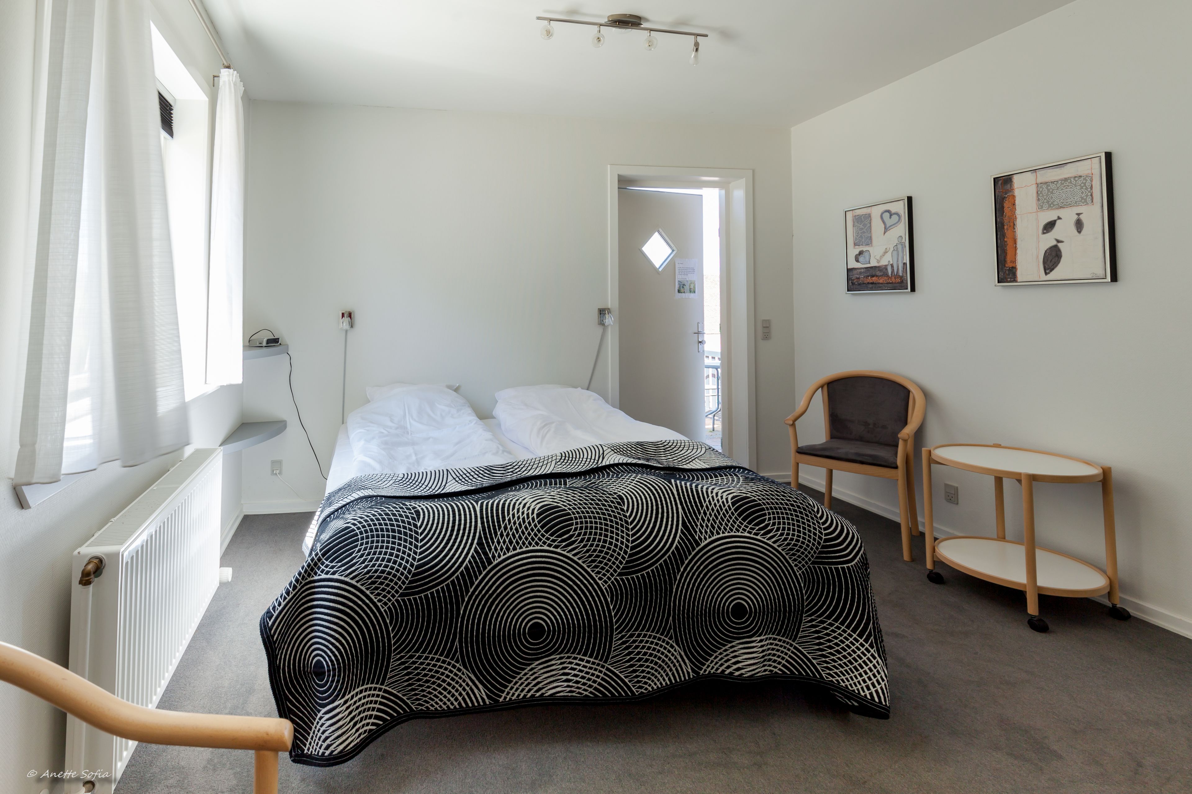 Caja de seguridad en la habitación y escritorio 