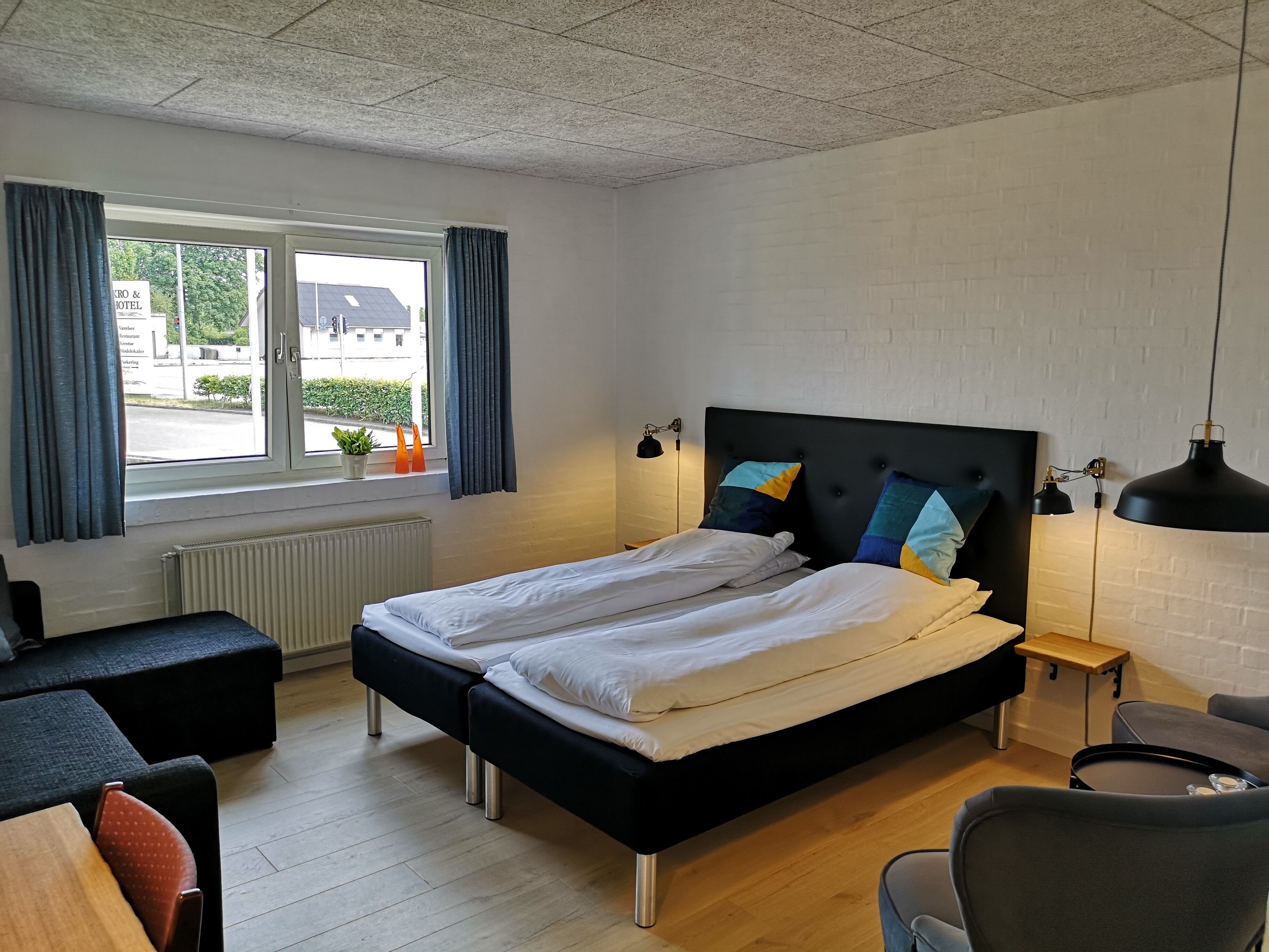 Habitación Confort | Caja de seguridad en la habitación y escritorio 