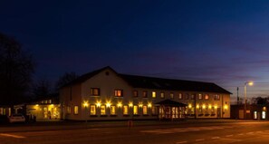 Façade de l’hébergement - soirée/nuit