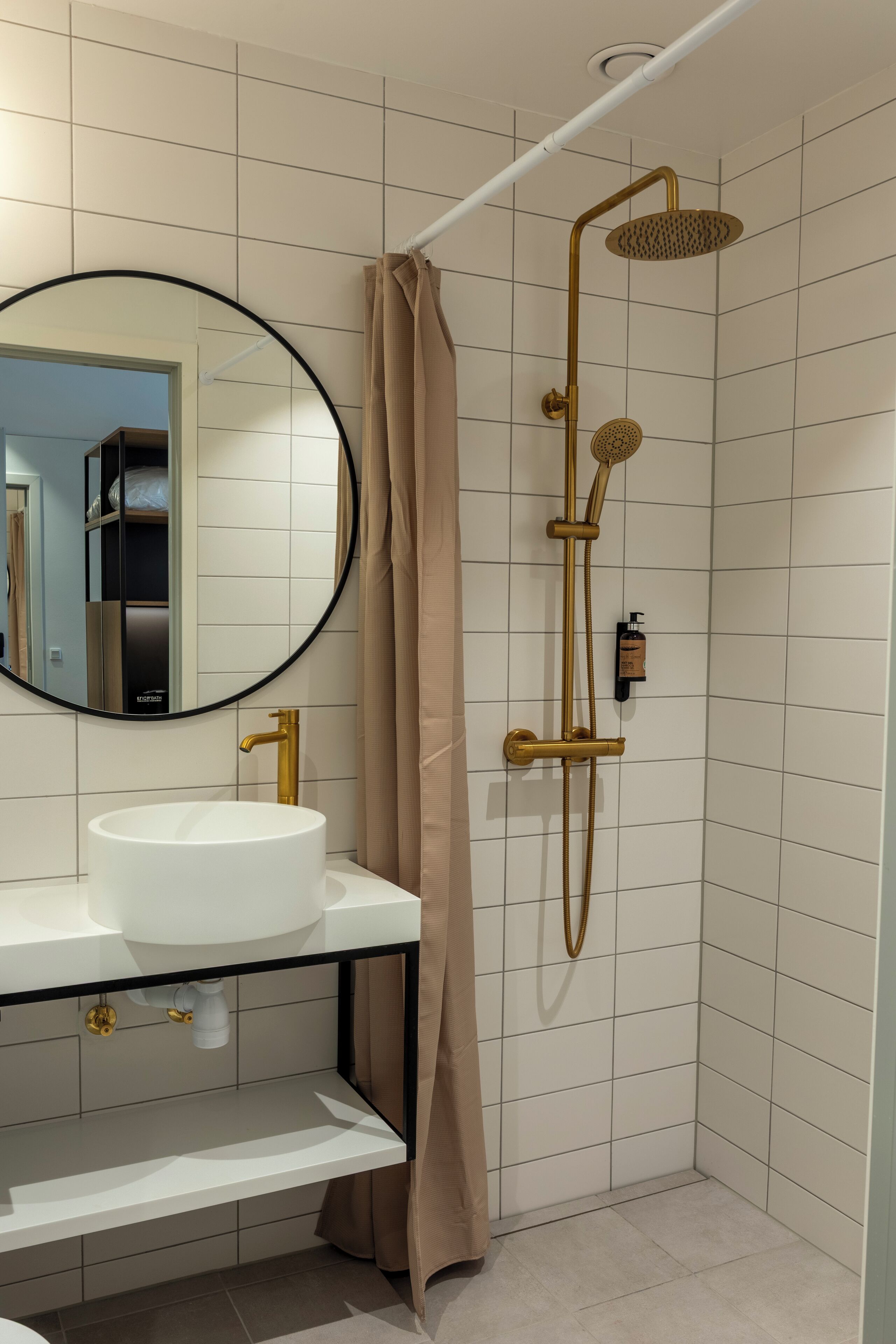 standard single room | bathroom | shower, hair dryer, towels, soap