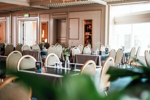 Lunch and dinner served, local cuisine - Hotel Menstrup Kro (Naestved)