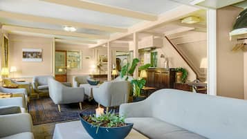 Coin salon dans le hall