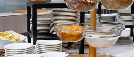Free daily buffet breakfast