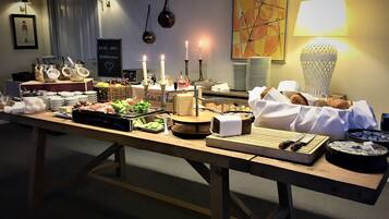 Free daily buffet breakfast