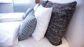 Familieværelse til 4 personer | Minibar, skrivebord, mørklægningsgardiner