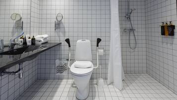 Ein modernes Badezimmer mit Toilette, Waschbecken und Dusche.