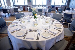 Lunch and dinner served, beach views  - Hotel Strandparken (Holbaek)