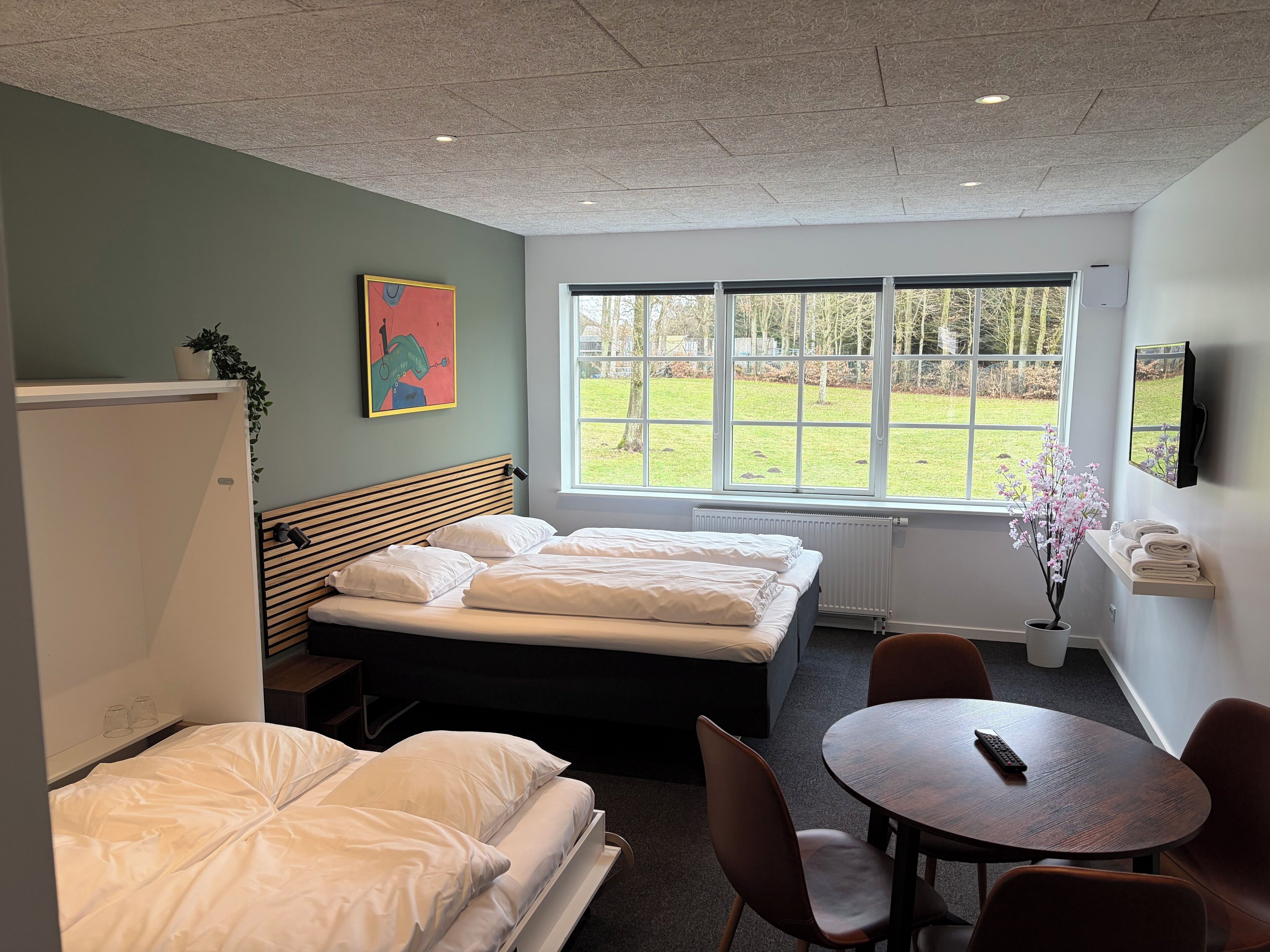 Desk, free WiFi, bed sheets