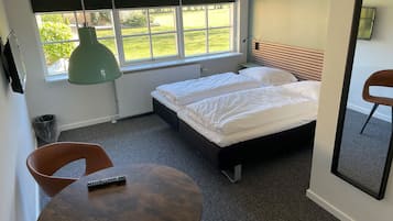 1 habitación, escritorio, wifi gratis y ropa de cama