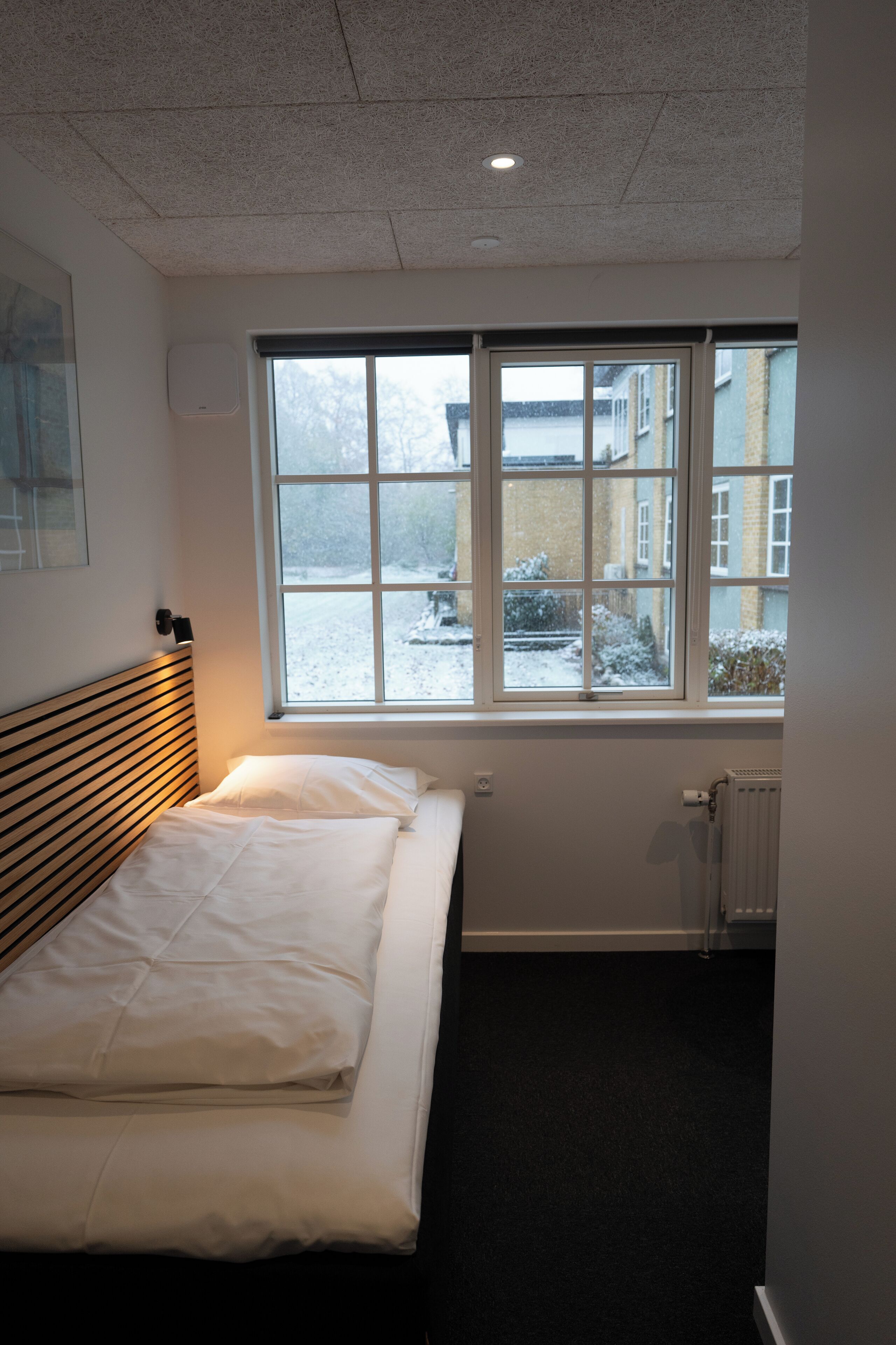 Desk, free WiFi, bed sheets