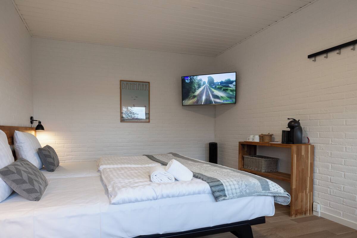 superior room | 1 bedroom, hypo-allergenic bedding, desk, free wifi