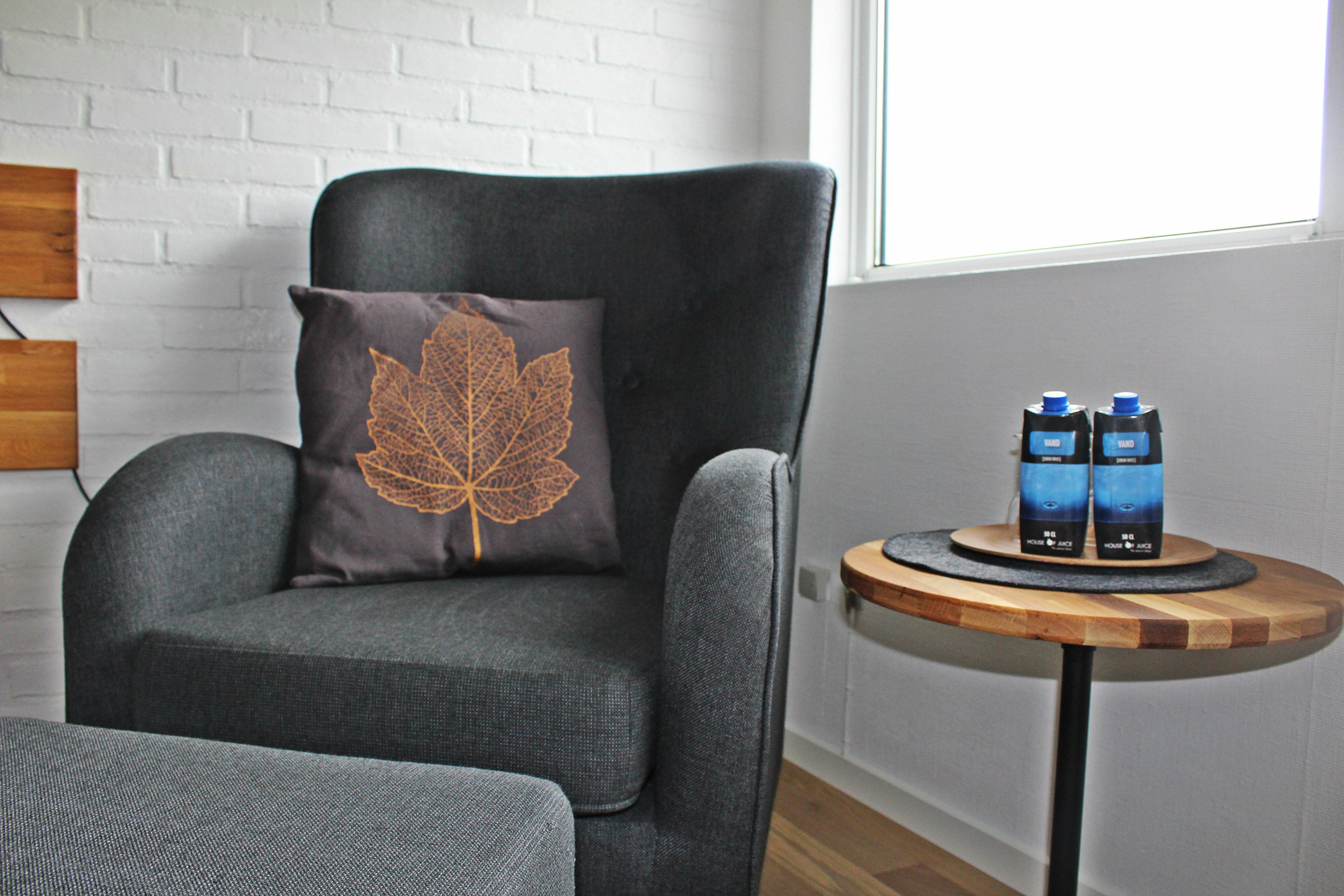 superior room | living area | flat-screen tv