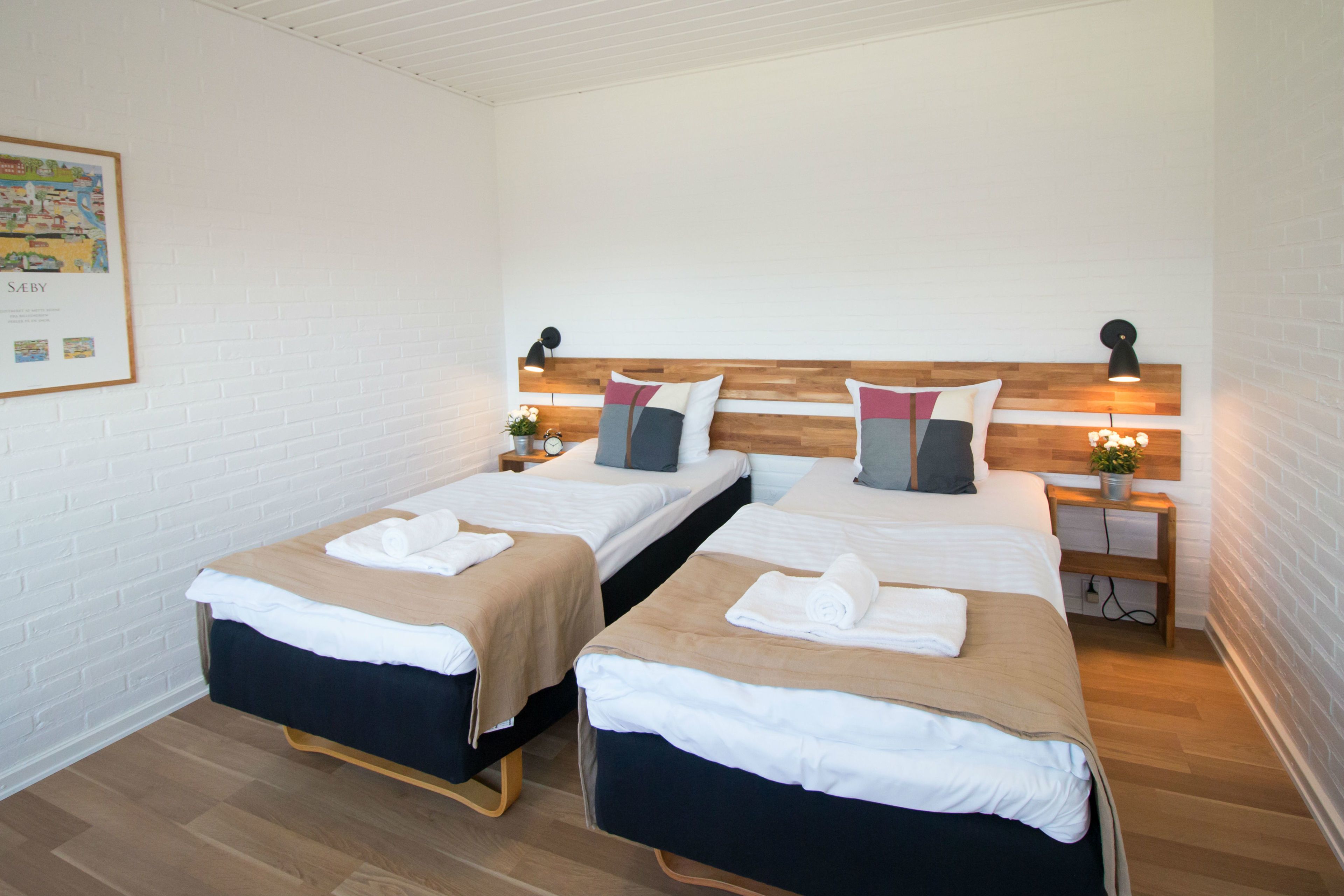 1 bedroom, hypo-allergenic bedding, desk, free wifi