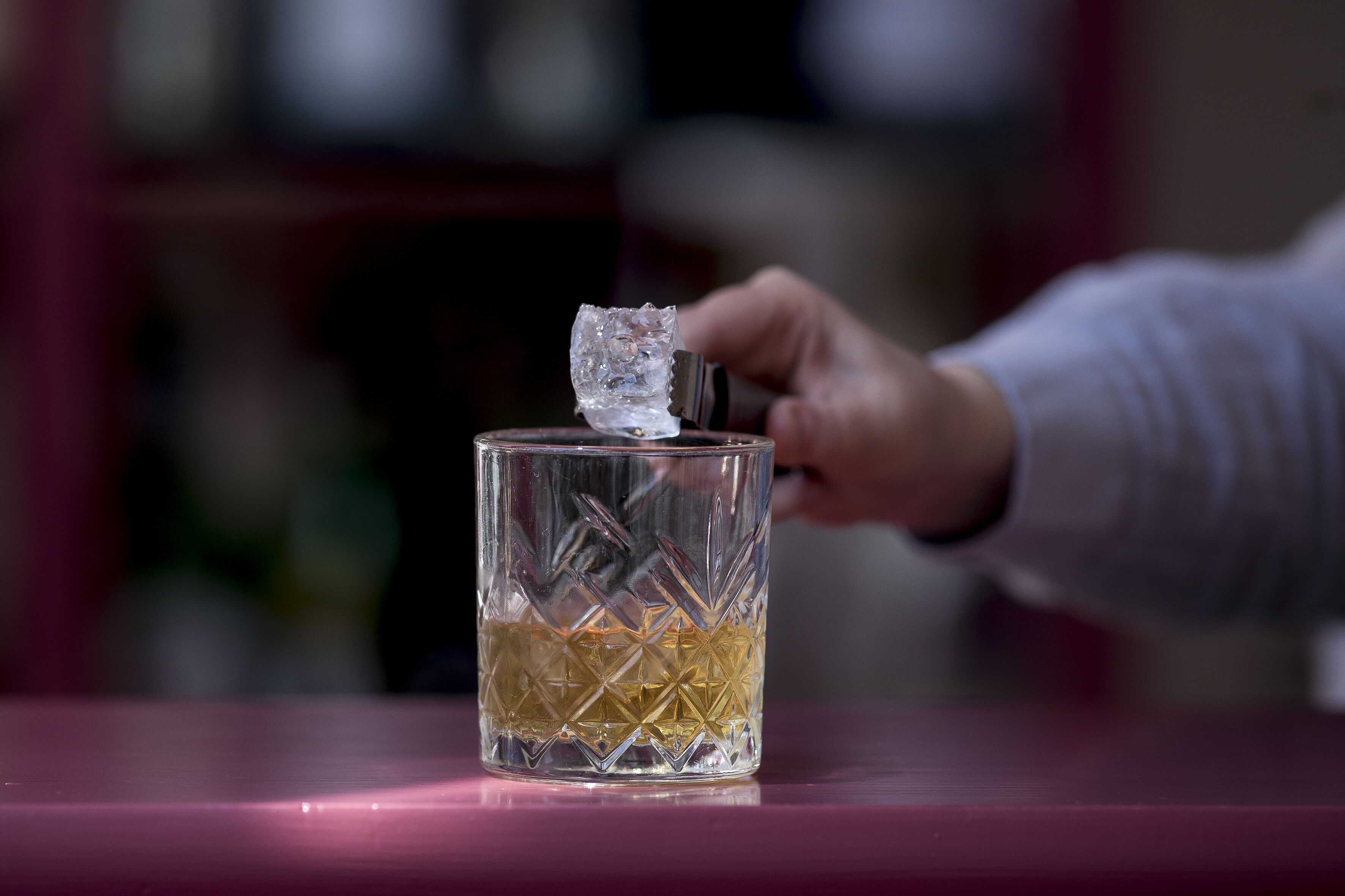 Bar (trong khuôn viên)